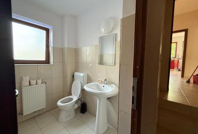 Casa spatioasa,perfecta pentru locuit sau investitie - 17