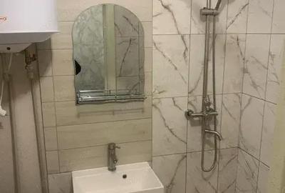 Garsonieră decomandată în Titan