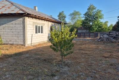 Casă de vânzare în comuna Făcăeni, județul Ialomița – teren 2600 mp, casă nouă, - 2
