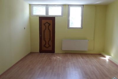 Casă cu 5 camere în 1 Mai