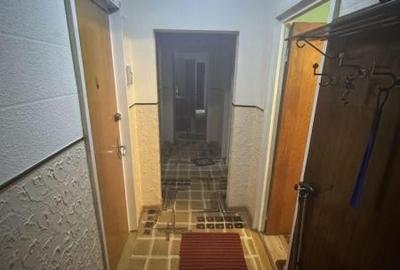 Apartament cu 3 camere semidecomandat în Tomis Nord