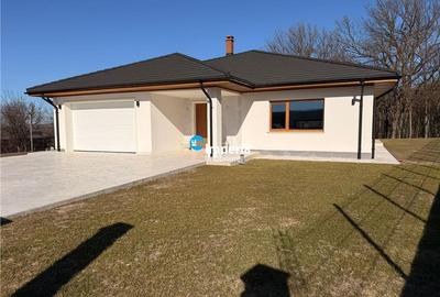 Casă individuală cu 4 camere cu Canalizare în Bucium - 1