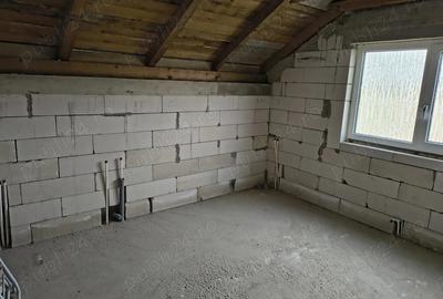 Vand casa la ro?u in zona lini?tita - 10