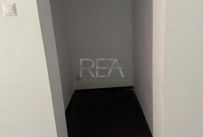 Spațiu comercial, de 150 mp, în P-ța Leul - 6