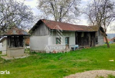 Casă cu 4 camere cu Teren 1079 Mp în Vârfurile - 1