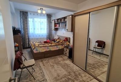 Apartament cu 2 camere decomandat, mobilat în Tractorul - 3