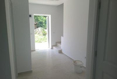 Casă individuală cu 4 camere cu Teren 500 Mp în Central - 1