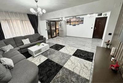 Apartament cu 4 camere decomandat în 1 Mai - 9
