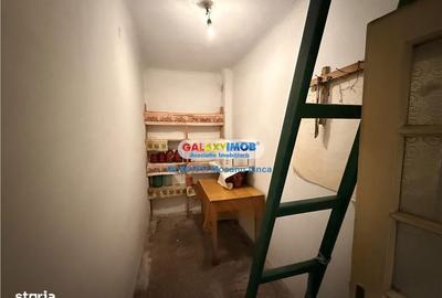 Casă cu 7 camere cu Teren 400 Mp în Traian - 1