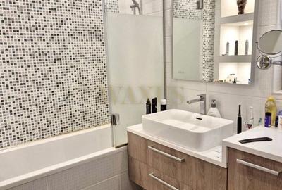 Casă cu 7 camere cu Teren 794 Mp în Florești