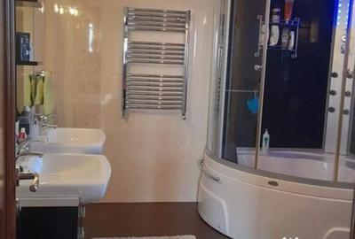 Apartament cu 5 camere decomandat în Central