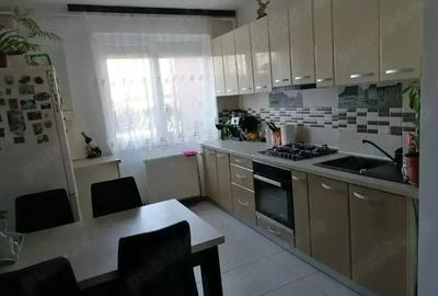 Vand apartament cu 2 camere UTA - 3