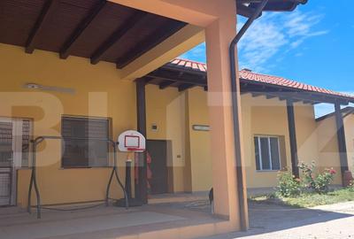 Casa 500 mp, spatiu comercial 122 mp, teren 7900mp - Botiz - 2
