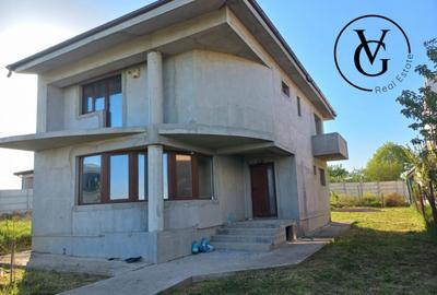 Casă cu 4 camere cu Canalizare în Central - 3