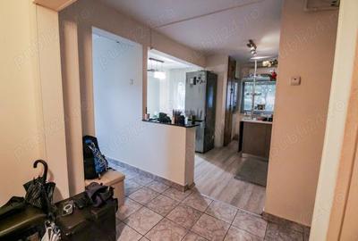 Apartament cu 4 camere decomandat în 9 Mai - 2