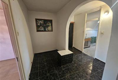 Apartament cu 3 camere decomandat în Micro IV - 27