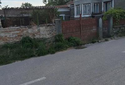 Casă în Săcel