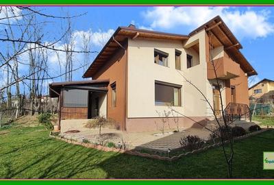 Casă individuală cu 6 camere în Păulești