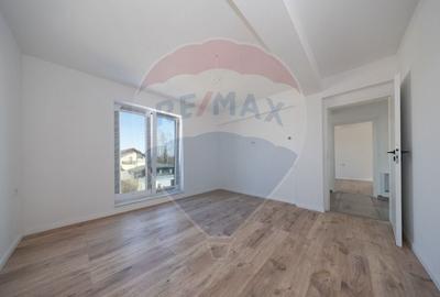 Casă cu 4 camere cu Teren 500 Mp în Sânpetru - 12