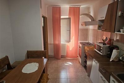 Apartament cu 3 camere decomandat, mobilat în Micro IV - 23