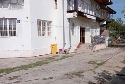 Casă cu 4 camere cu Teren 5500 Mp în Central - 4