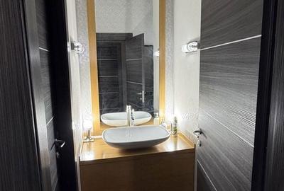 Spațiu comercial, de 74 mp, în Central - 4