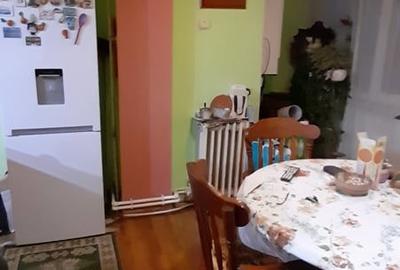 Apartament cu 4 camere în 22 Decembrie - 1