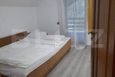 Casă cu 5 camere cu Teren 2033 Mp în Central - 1