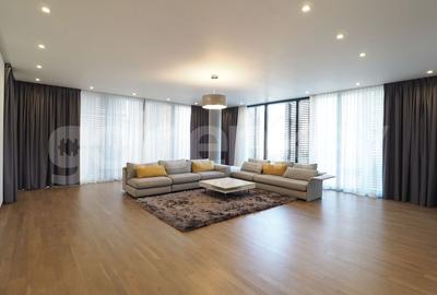 Apartament cu 5 camere semidecomandat, mobilat în Primăverii