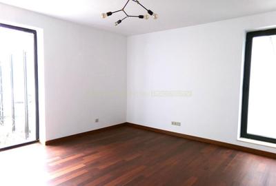 Casă cu 6 camere cu Teren 585 Mp în Central - 6