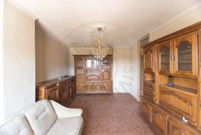 Apartament cu 3 camere decomandat în Costești