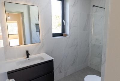 Casă cu 4 camere cu Teren 706 Mp în Central