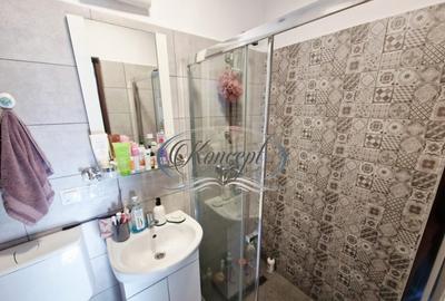 Investitie ideala: casa cu 2 unitati locative si curte, str. - 5