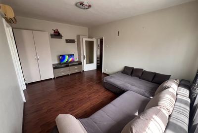 Apartament cu 3 camere semidecomandat, mobilat în Obor