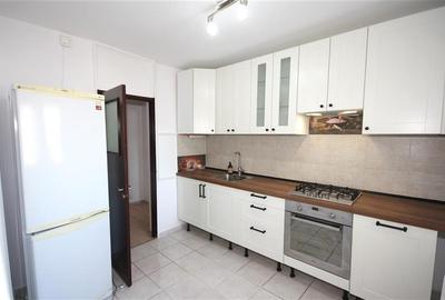 Apartament cu 3 camere decomandat în Vitan