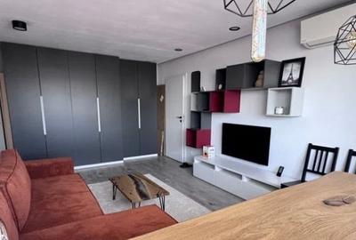 Apartament cu 2 camere semidecomandat, mobilat în Tineretului