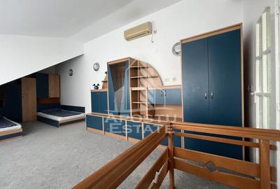 Apartament cu 4 camere semidecomandat, mobilat în Lipovei