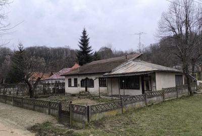 Casă cu 4 camere în Mislea