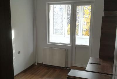 Apartament cu 3 camere decomandat în Vitan - 8