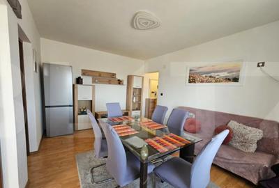 Apartament cu 3 camere semidecomandat în Soarelui