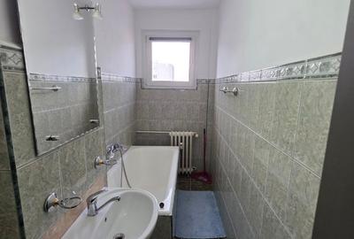 Trapezului, chiar la metrou 1 Decembrie 1918,, bloc mixt, reabilitat - 3