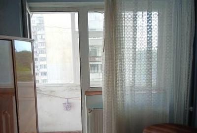 Apartament cu 3 camere decomandat în CET - 8