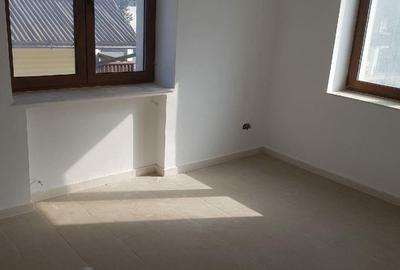 Apartament cu 3 camere în Central - 2