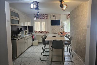 Apartament cu 3 camere decomandat în 1 Mai - 1