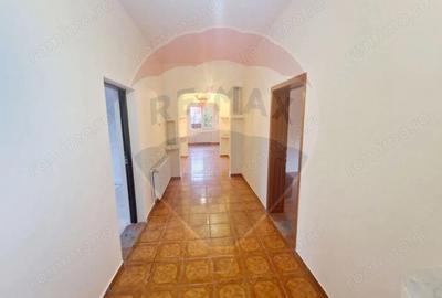 Casă cu 8 camere cu Teren 536 Mp în 1 Mai - 7