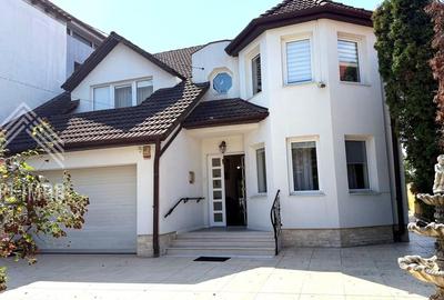 Casa individiala 5 camere,cartier Gruia,4 parcari,3 bai,teren 700mp,pet friendly