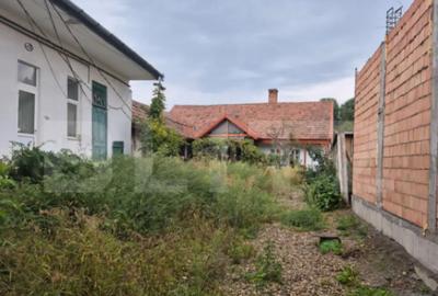 Casă cu 7 camere cu Teren 1021 Mp în Central - 11