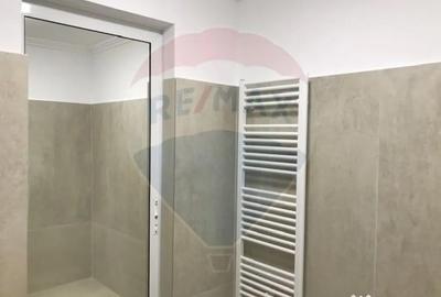 Spațiu comercial, de 50 mp, în Central - 9