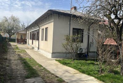 Casă cu 4 camere în Central - 2