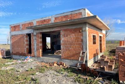 Casă cu 4 camere cu Teren 625 Mp în Ștefăneștii de Jos - 2